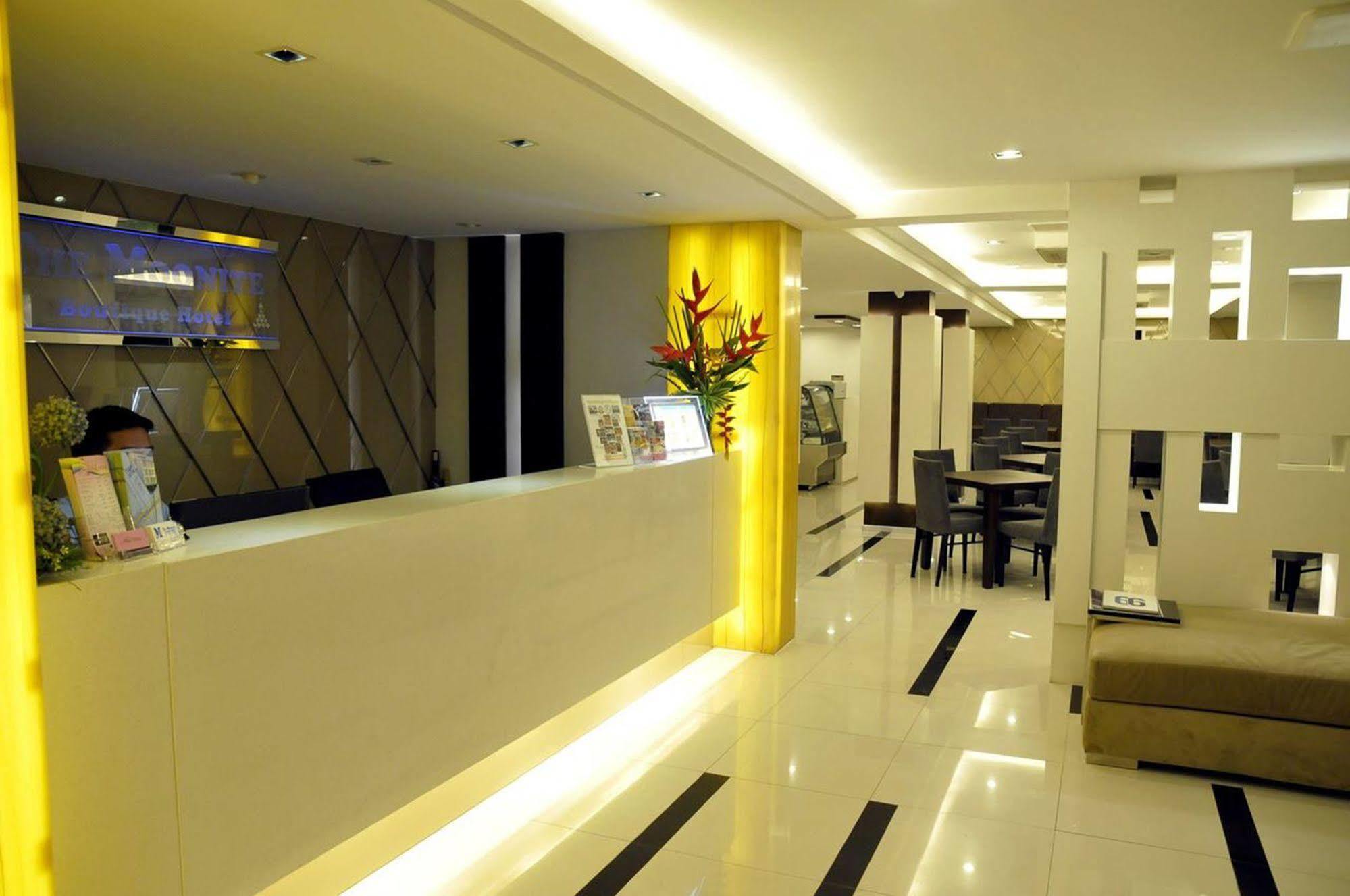 The Moonite Boutique Hotel Бангкок Экстерьер фото